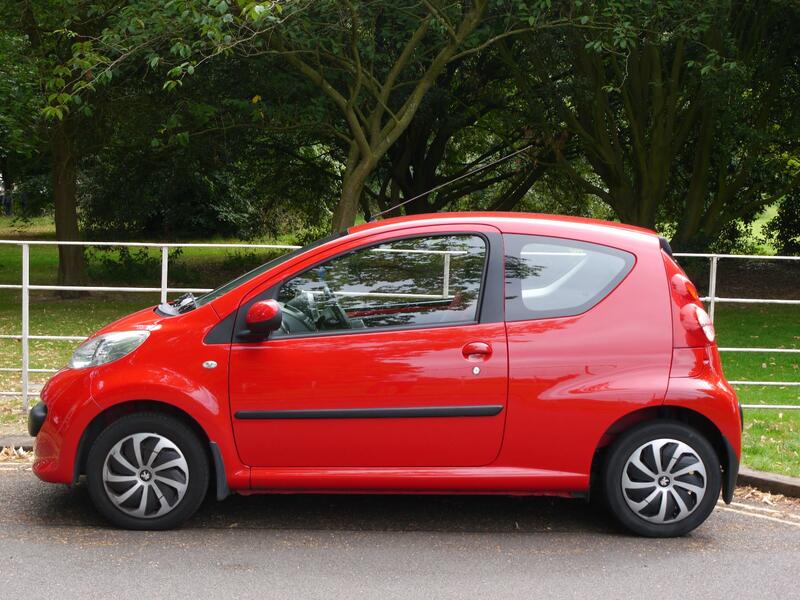 View PEUGEOT 107 1.0 12V Urban