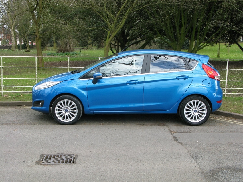 View FORD FIESTA TITANIUM