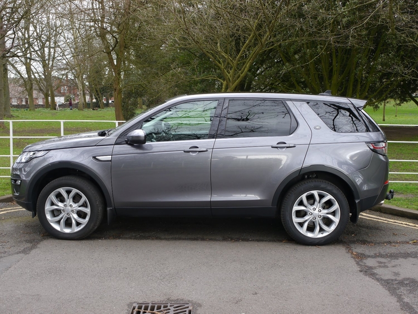View LAND ROVER DISCOVERY SPORT TD4 HSE