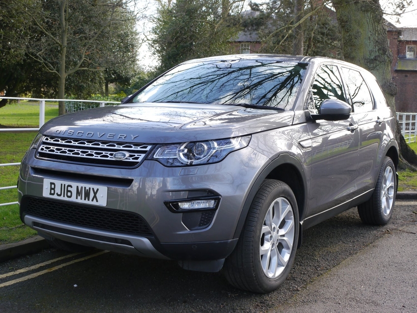 View LAND ROVER DISCOVERY SPORT TD4 HSE