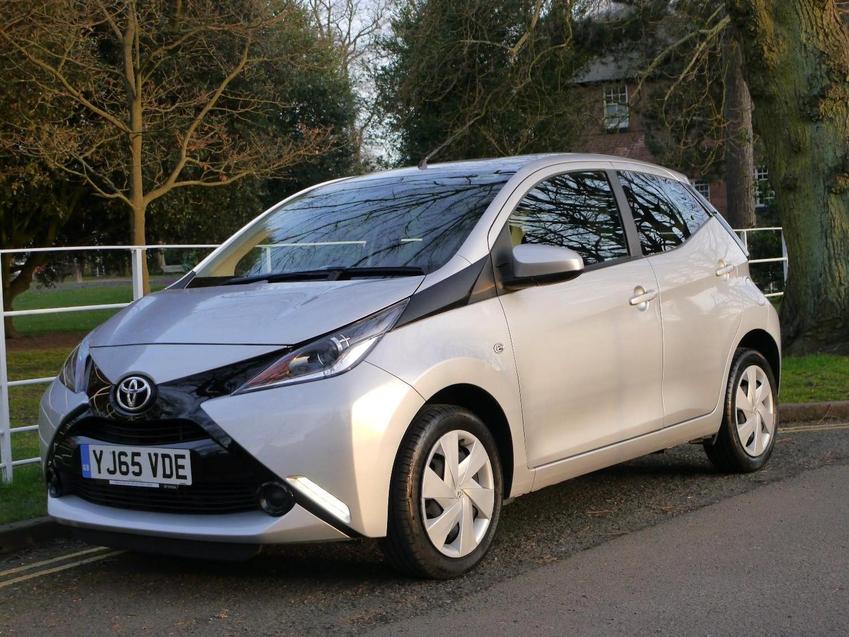 View TOYOTA AYGO VVT-i X-play