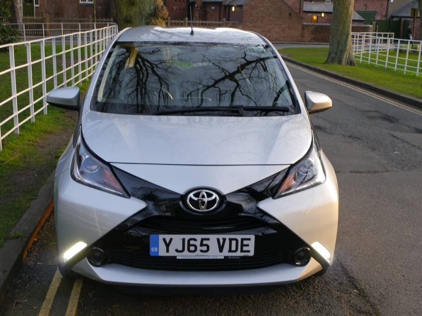 View TOYOTA AYGO VVT-i X-play