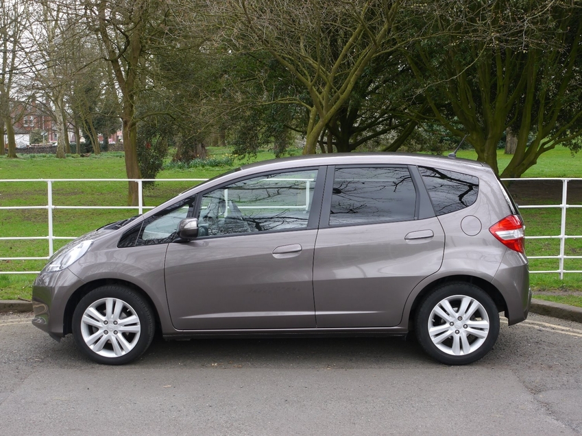 View HONDA JAZZ i-VTEC ES Plus