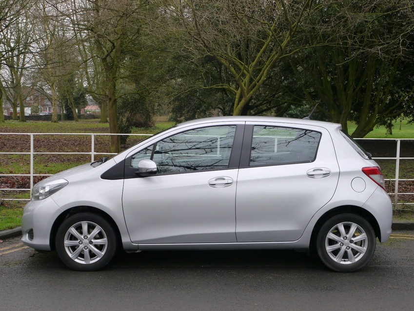 View TOYOTA YARIS 1.33 VVT-i TR