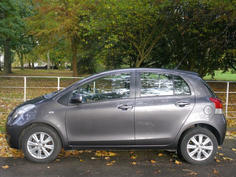 View TOYOTA YARIS VVT-I TR