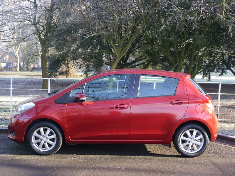 View TOYOTA YARIS VVT-I TR