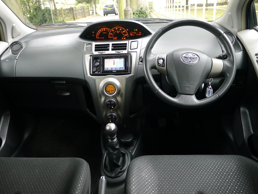 TOYOTA YARIS