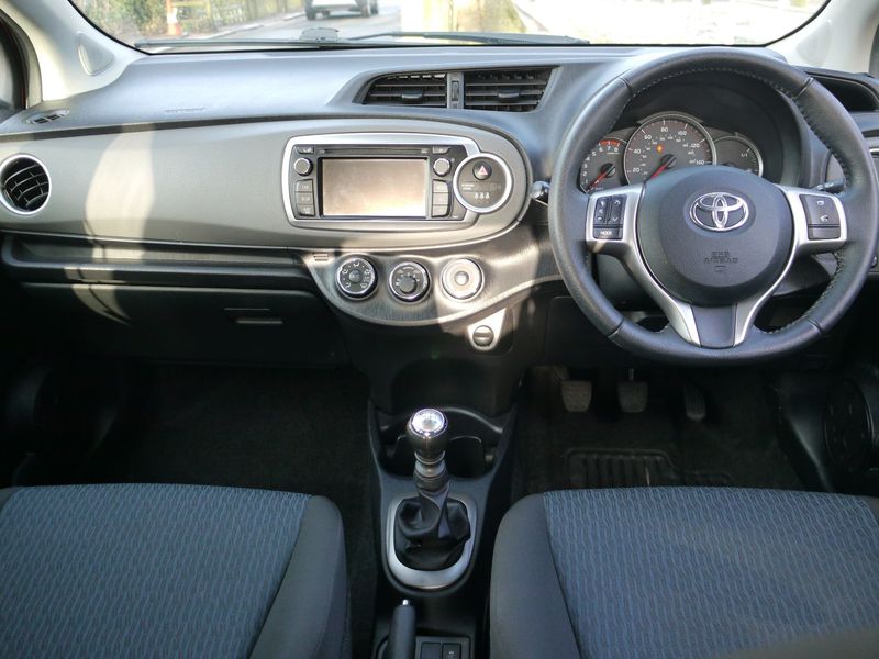 TOYOTA YARIS